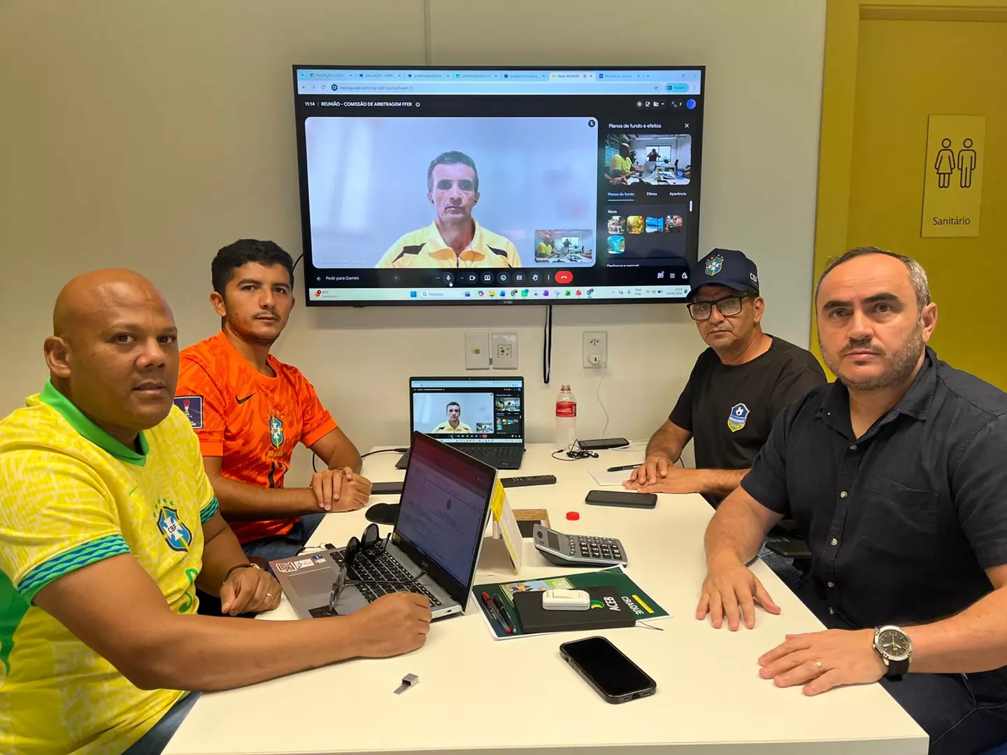 Membros da Comissão de Arbitragem da FFER participam de reunião técnica, após nomeação